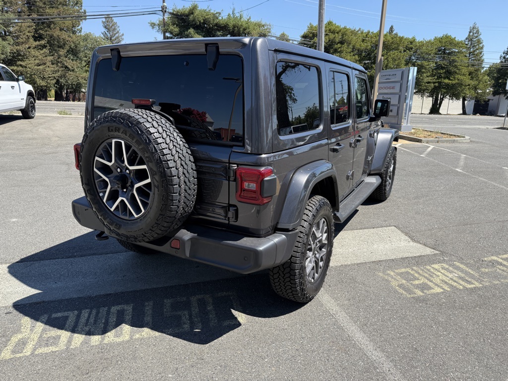2025 Jeep Wrangler Sahara photo 5