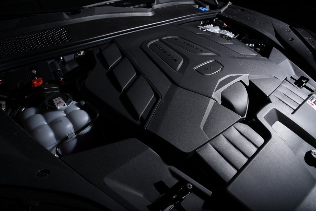2025 Porsche Cayenne photo 35