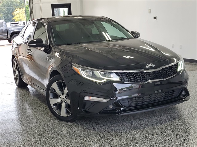 2020 Kia Optima S photo 2