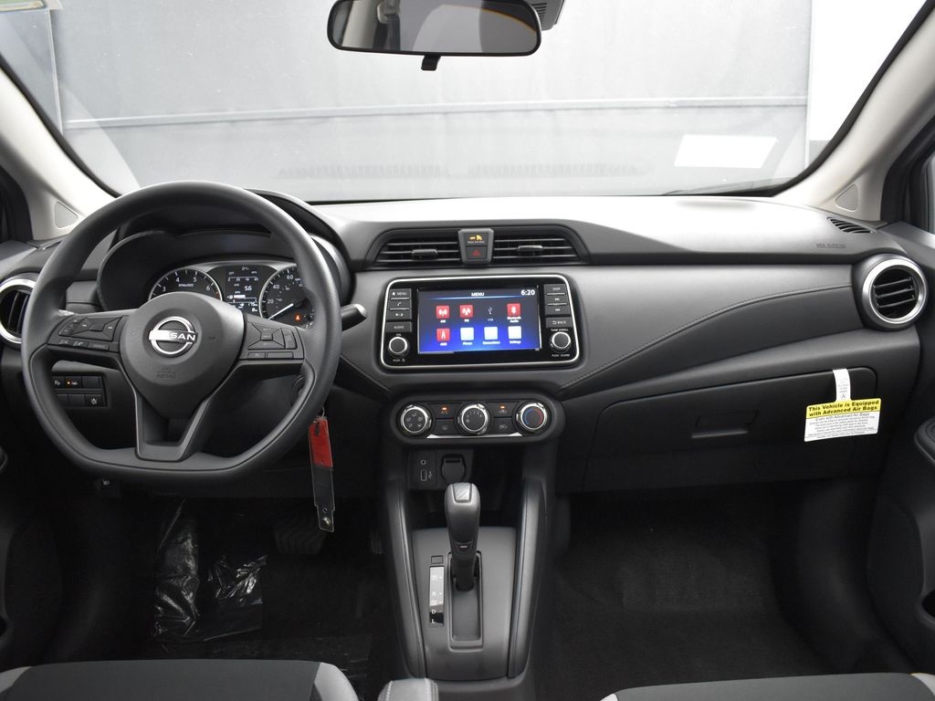 2025 Nissan Versa 1.6 S photo 9