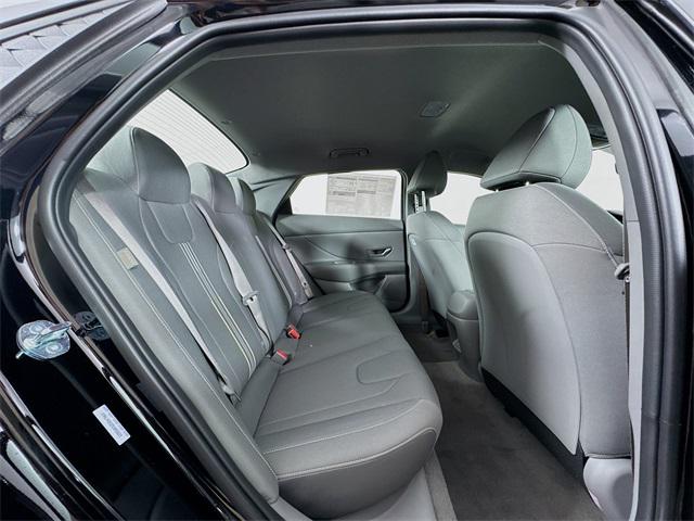2025 Hyundai Elantra SEL Sport photo 31