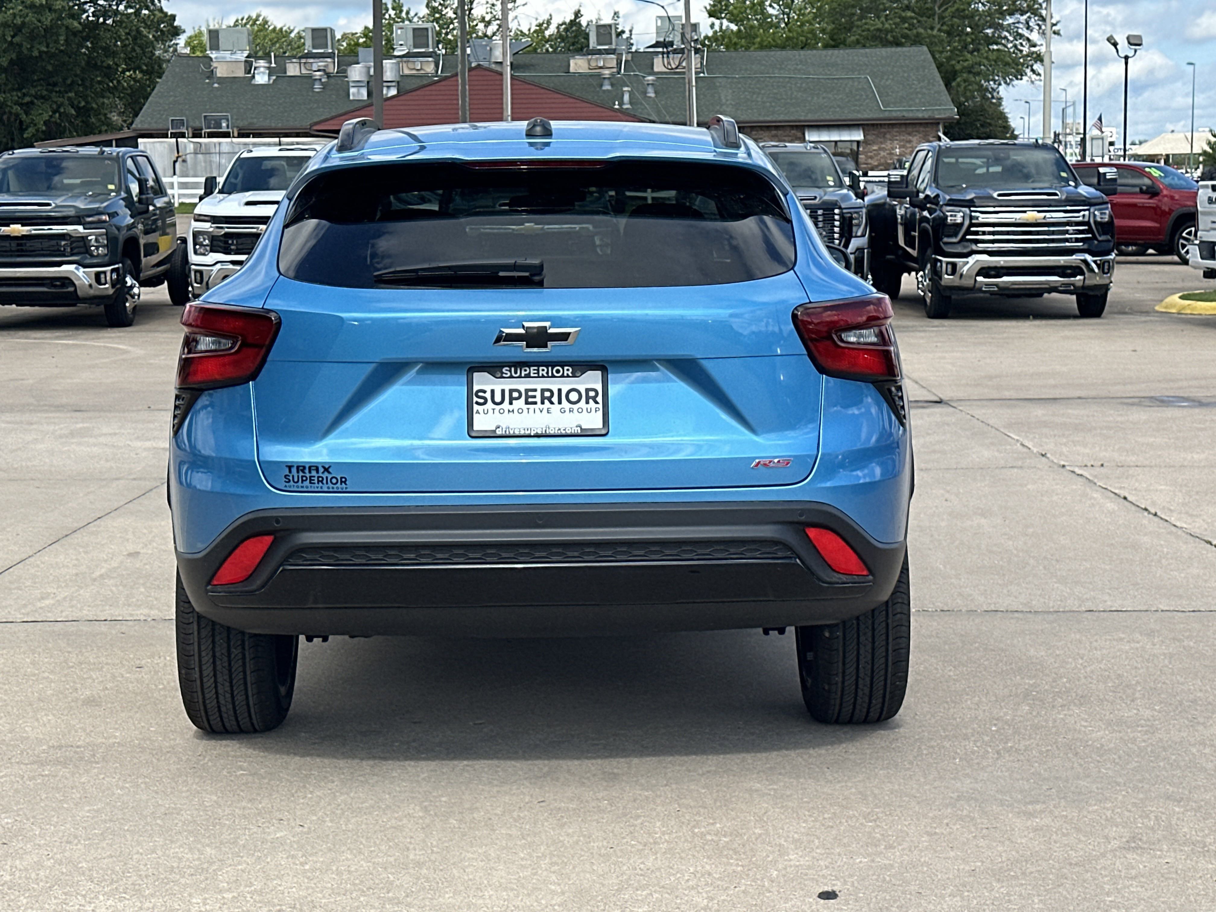 2025 Chevrolet Trax photo 2