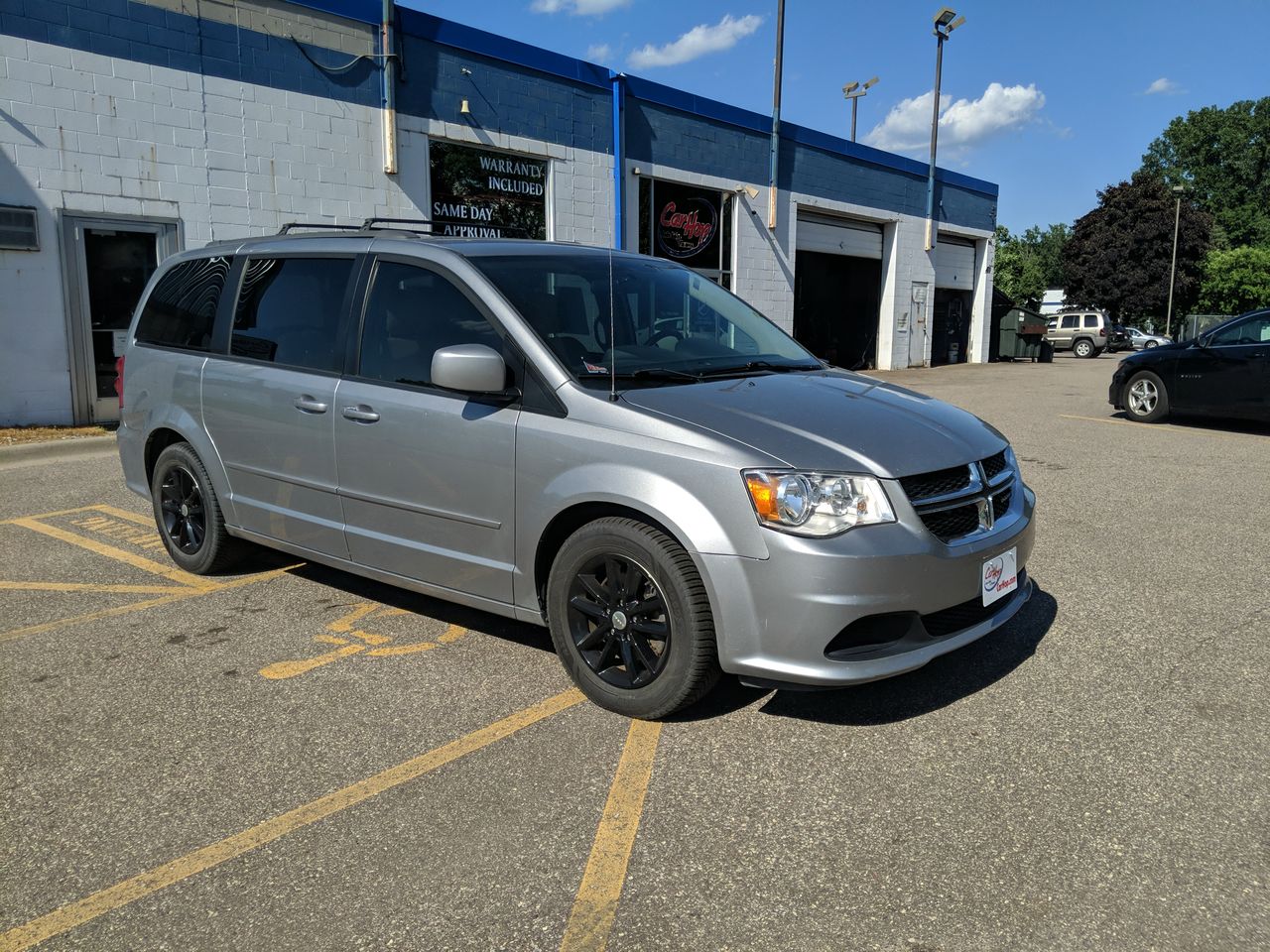 Used 2016 Silver Dodge SXT image 1