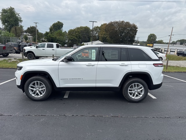 2025 Jeep Grand Cherokee Laredo X photo 4