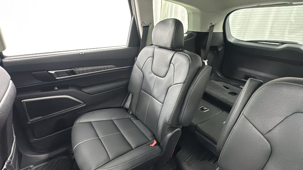 2025 Kia Telluride EX photo 13