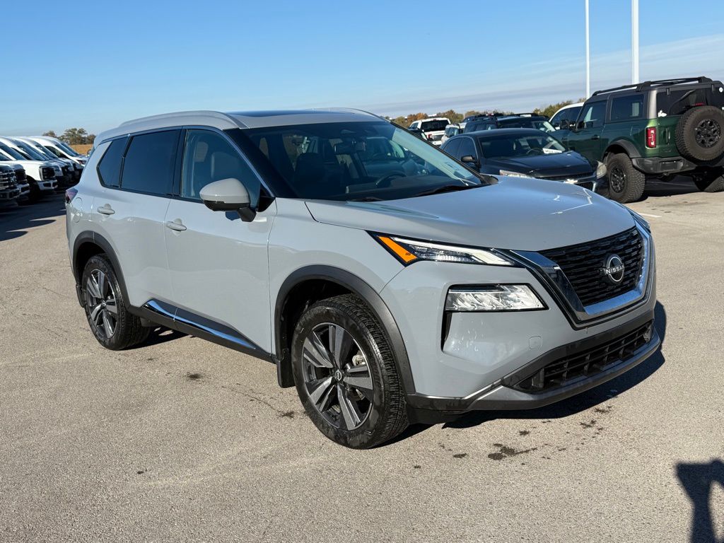 2023 Nissan Rogue SL photo 2