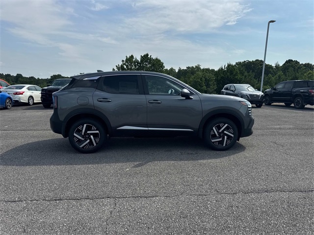 2025 Nissan Kicks SV photo 2