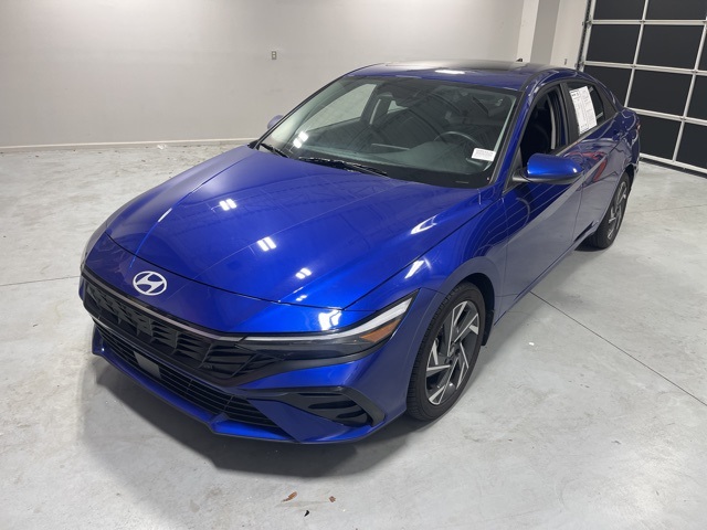 2025 Hyundai Elantra SEL Convenience photo 2