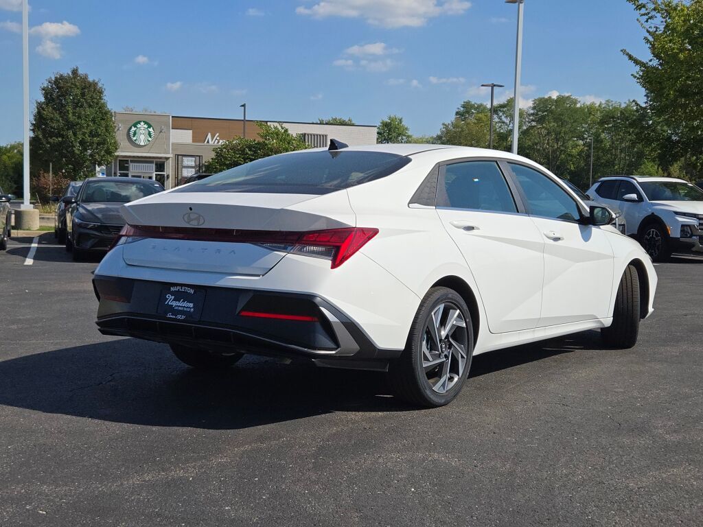 2025 Hyundai Elantra SEL Convenience photo 12