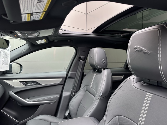 2026 Jaguar F-PACE P250 R-Dynamic S photo 2