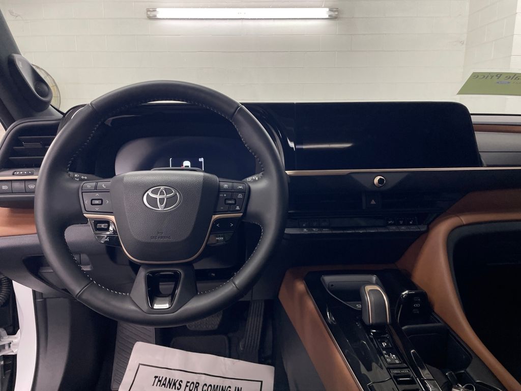 2025 Toyota Crown Limited photo 4