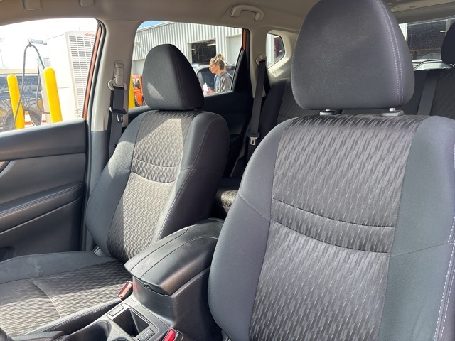 2019 Nissan Rogue SV photo 8