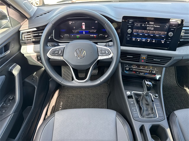 2025 Volkswagen Jetta 1.5T SE photo 17