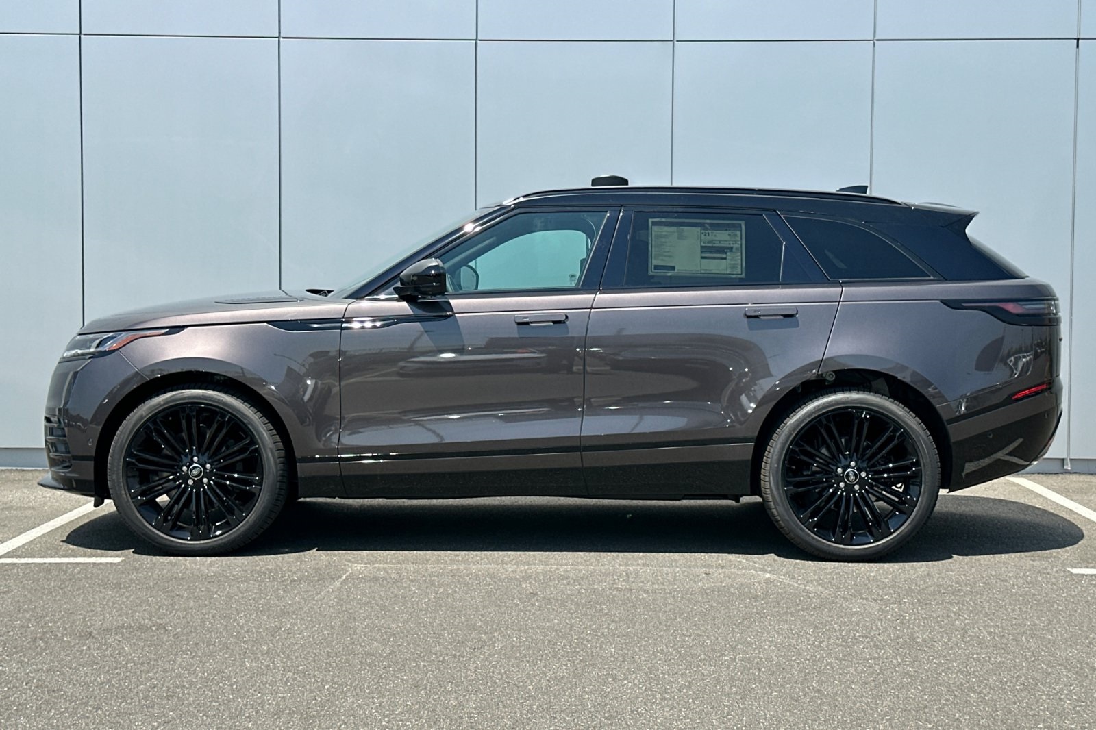 2026 Land Rover Range Rover Velar SE photo 3