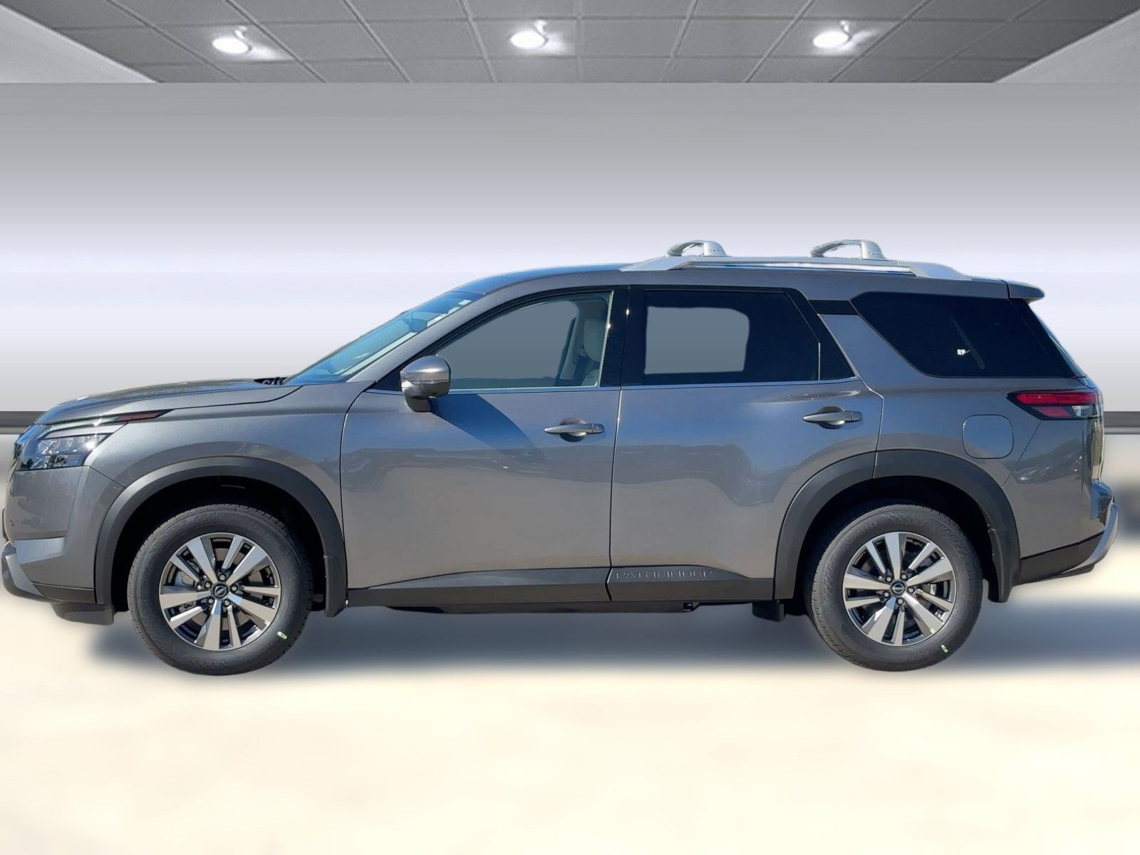 2025 Nissan Pathfinder SL photo 2