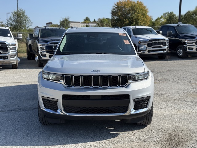 2022 Jeep Grand Cherokee Limited photo 2