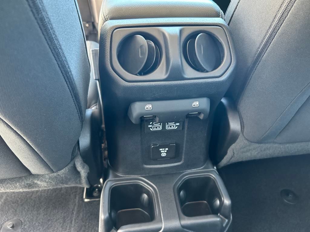 2021 Jeep Wrangler Unlimited Sahara photo 18