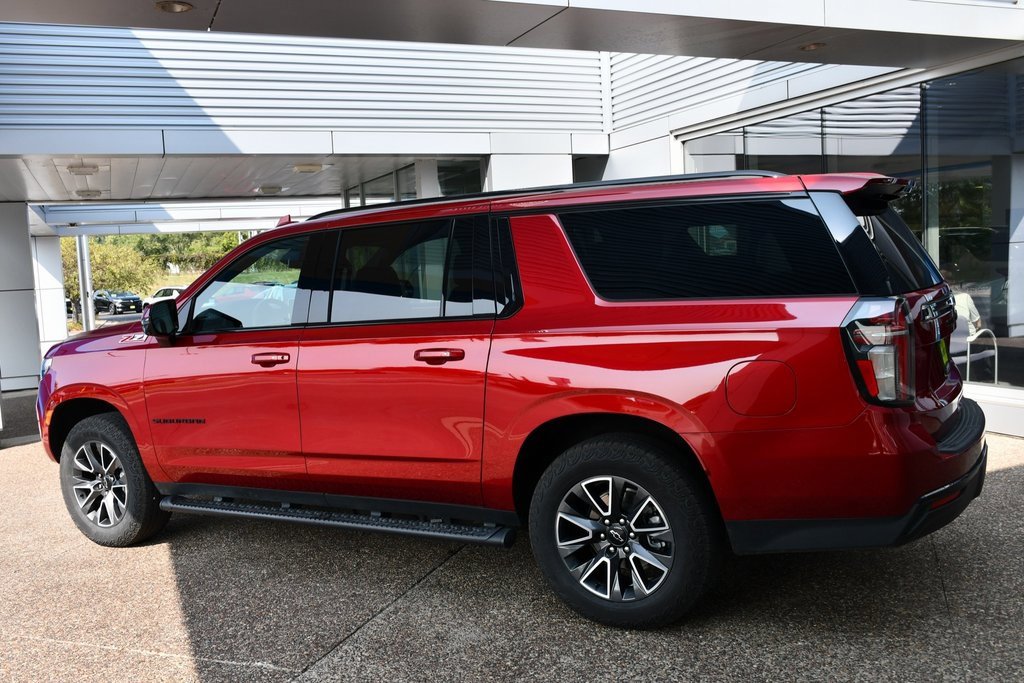 2023 Chevrolet Suburban Z71 photo 3