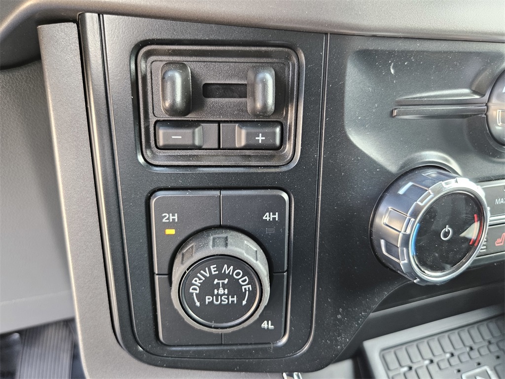 2025 Ford F-150 XLT photo 17