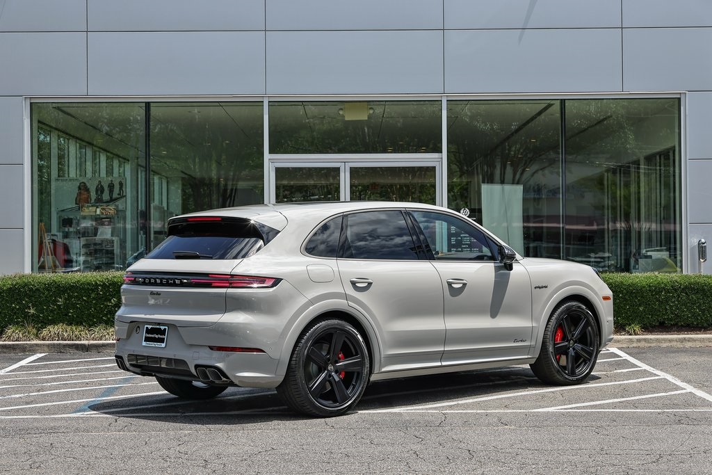 2025 Porsche Cayenne Turbo E-Hybrid photo 6