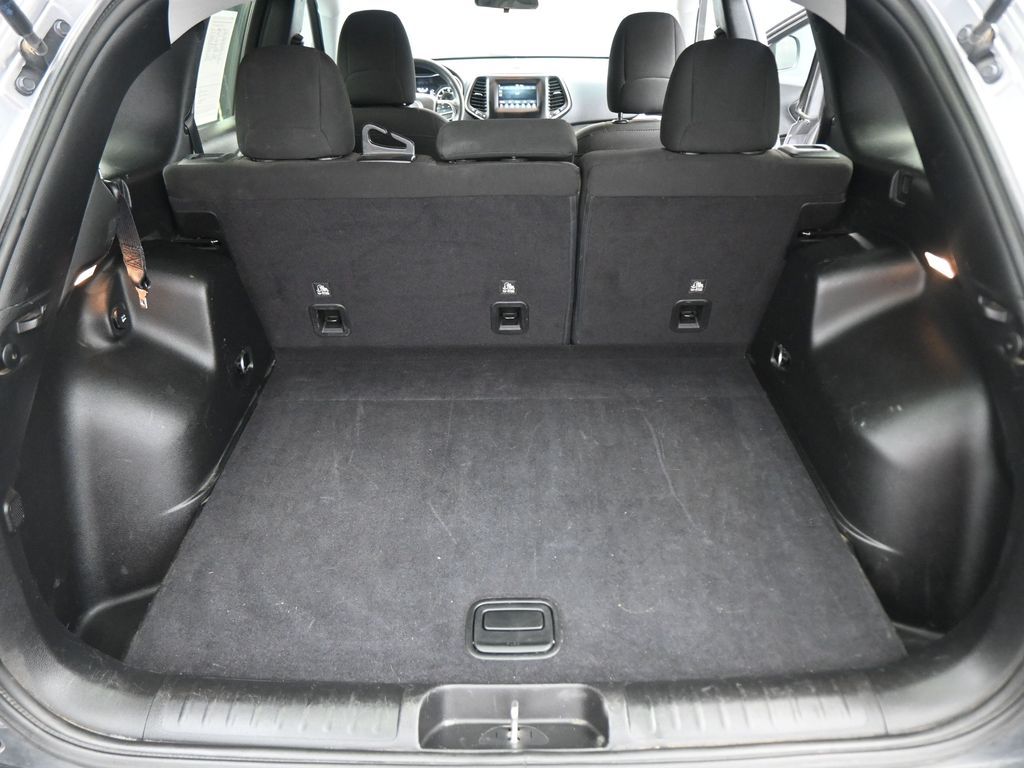 2019 Jeep Cherokee Latitude photo 41