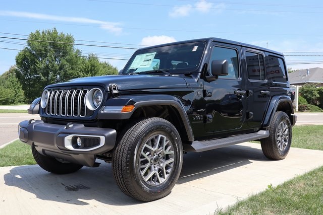 2025 Jeep Wrangler Sahara photo 8