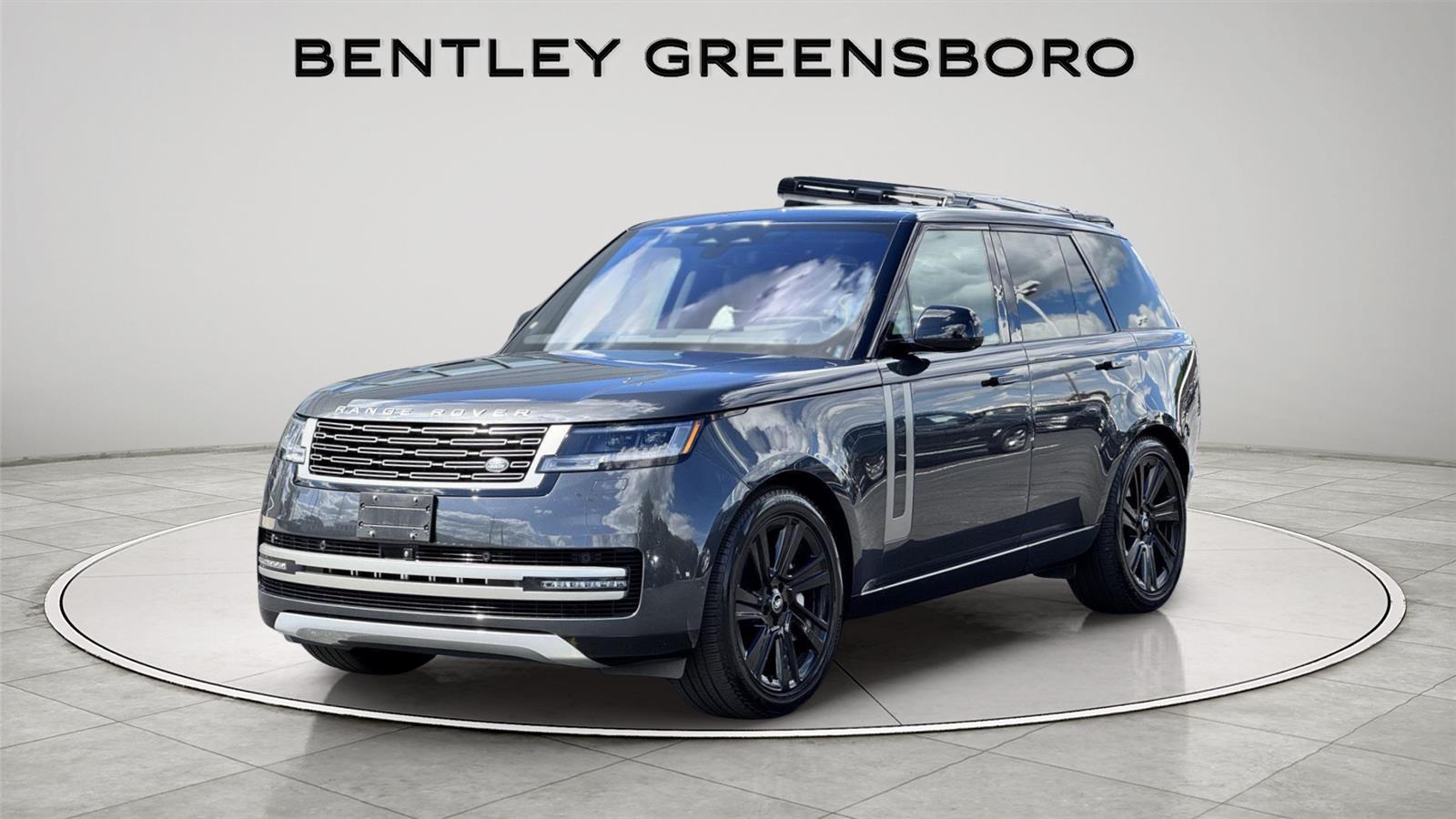 2023 Land Rover Range Rover SE photo 3