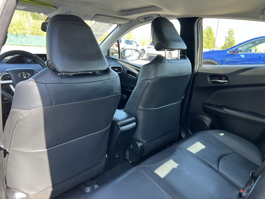 2016 Toyota Prius Four photo 25