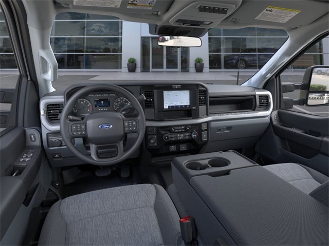2025 Ford F-350 photo 8