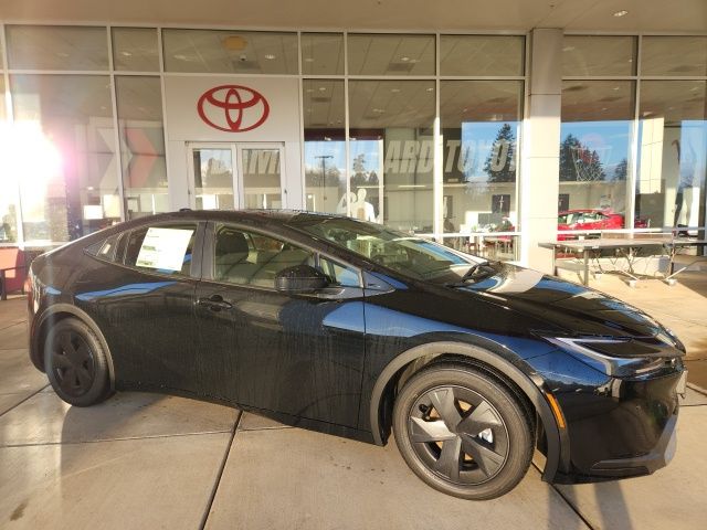 2026 Toyota Prius SE's photo