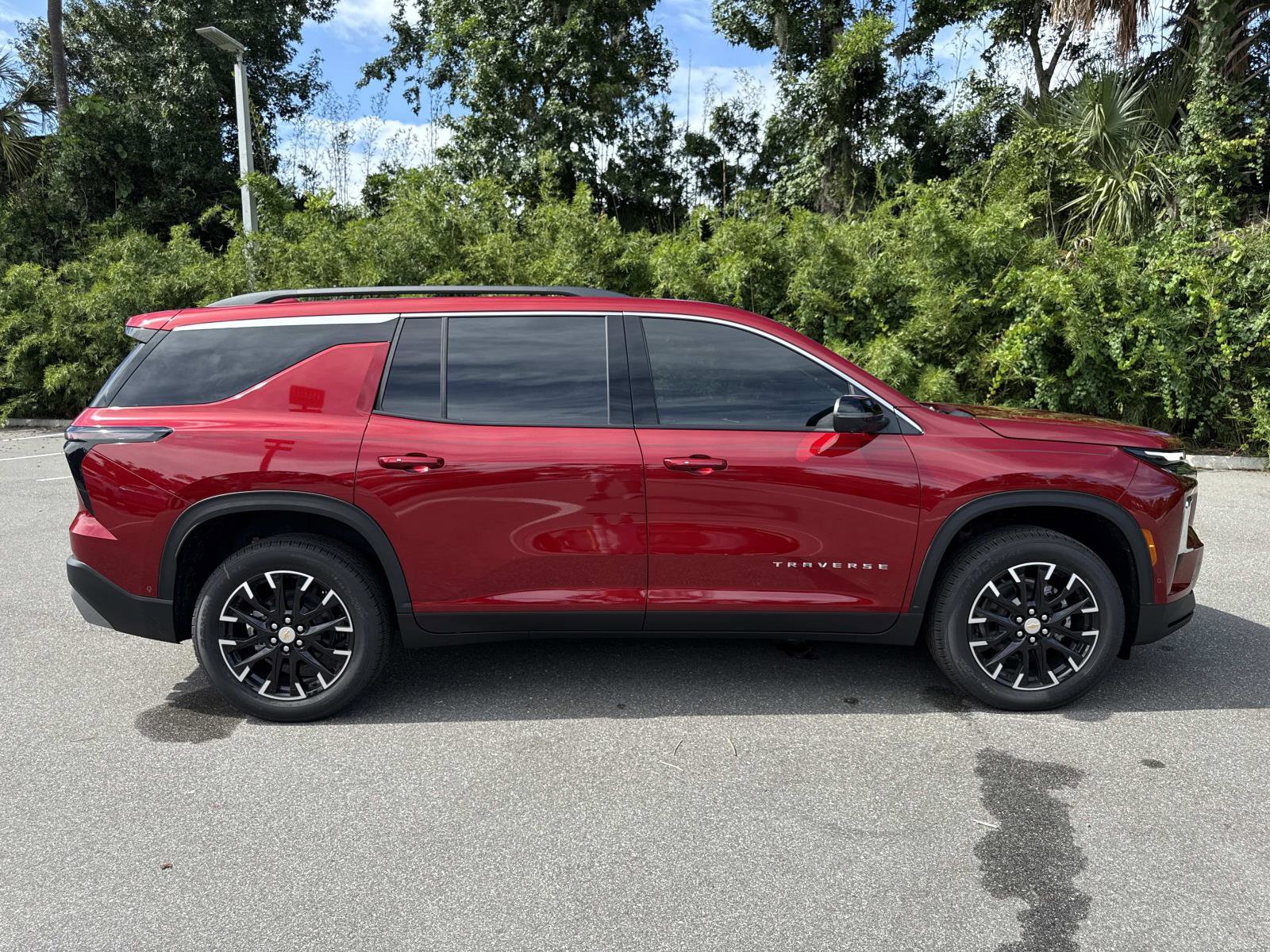 2026 Chevrolet Traverse photo 2