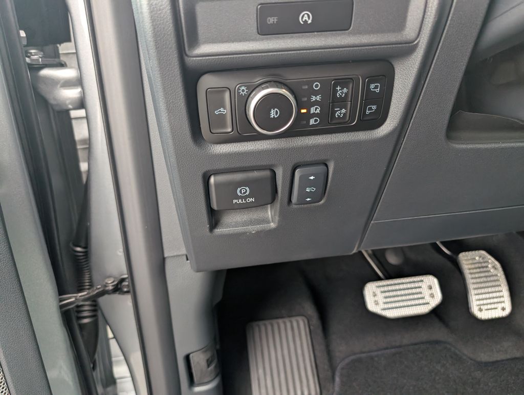 2025 Ford F-150 Lariat photo 12