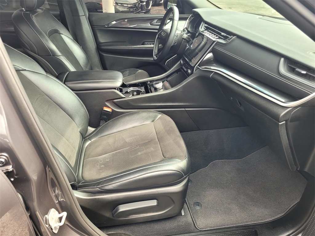 2022 Jeep Grand Cherokee Altitude photo 16