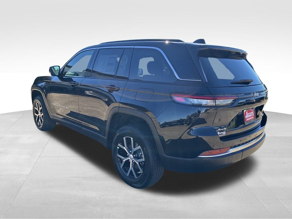 2025 Jeep Grand Cherokee Limited photo 3