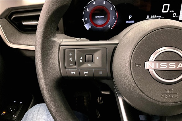 2025 Nissan Kicks SV photo 19