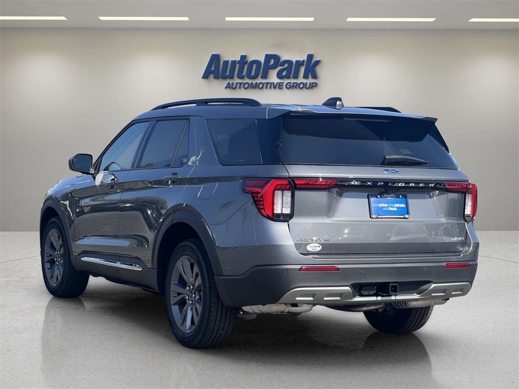 2025 Ford Explorer photo 4