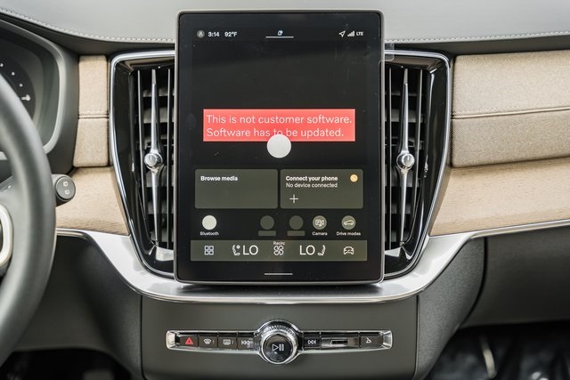 2026 Volvo XC90 T8 Plus photo 15