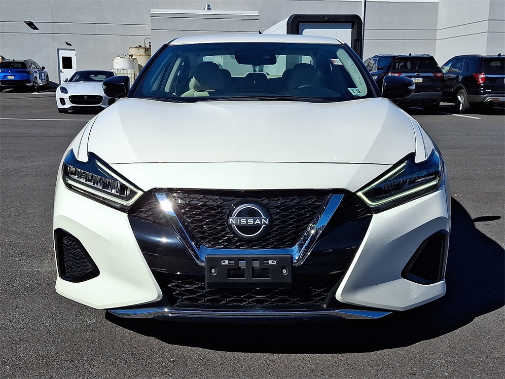 2023 Nissan Maxima SV photo 2