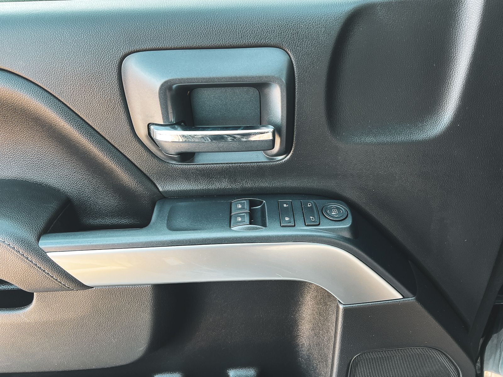 2018 Chevrolet Silverado 1500 LT photo 13