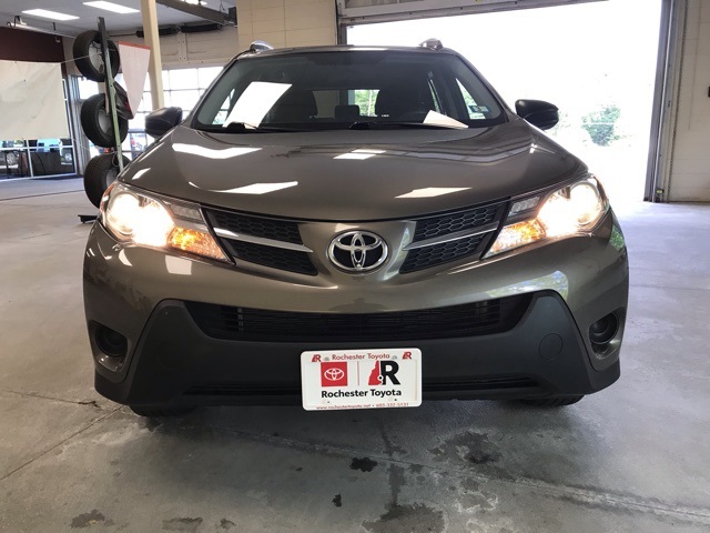 2015 Toyota RAV4 LE photo 8