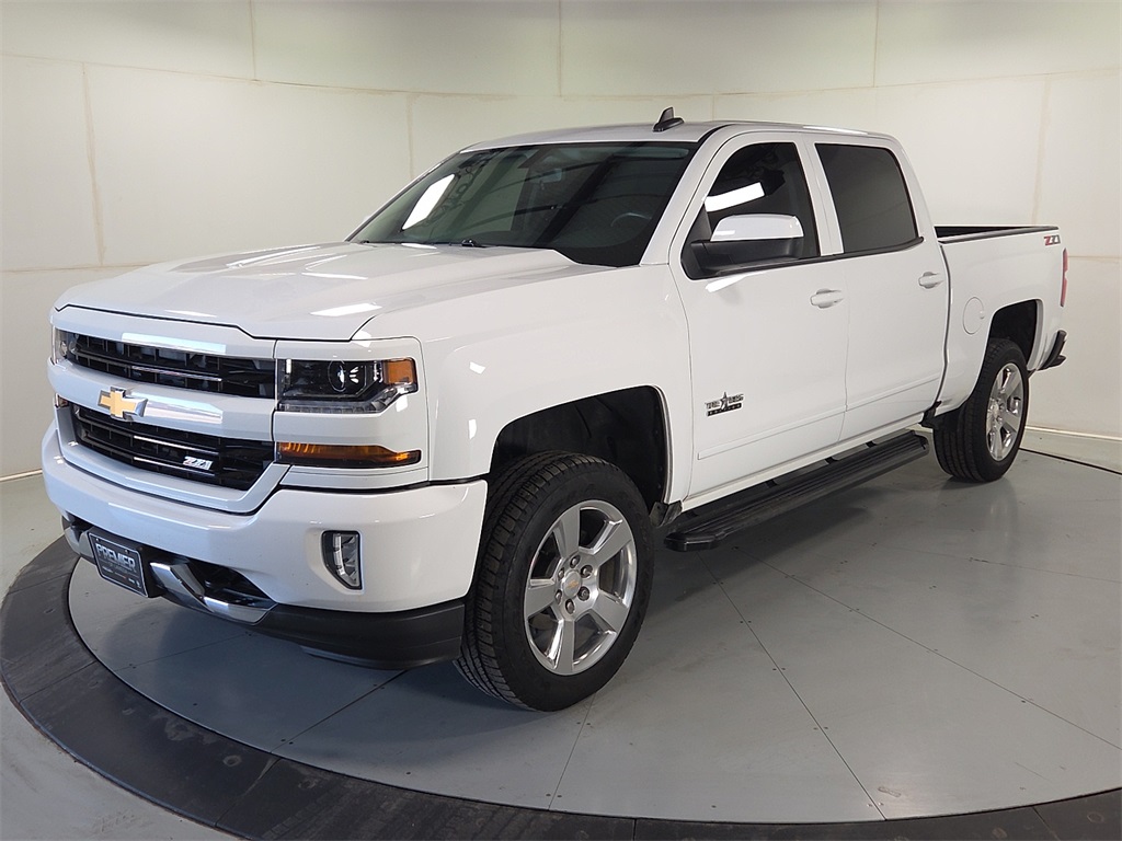 2018 Chevrolet Silverado 1500 LT photo 4