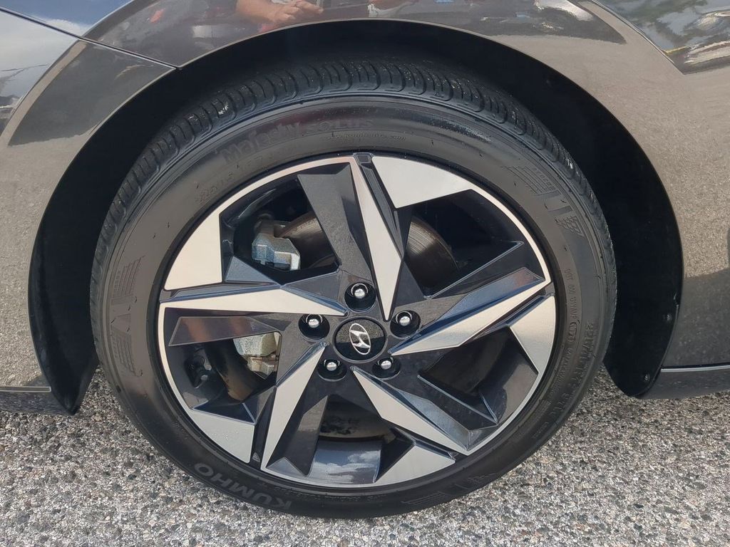 2023 Hyundai Elantra SEL photo 11