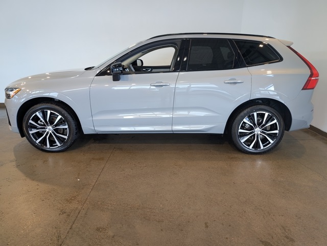 2025 Volvo XC60 B5 Plus photo 3