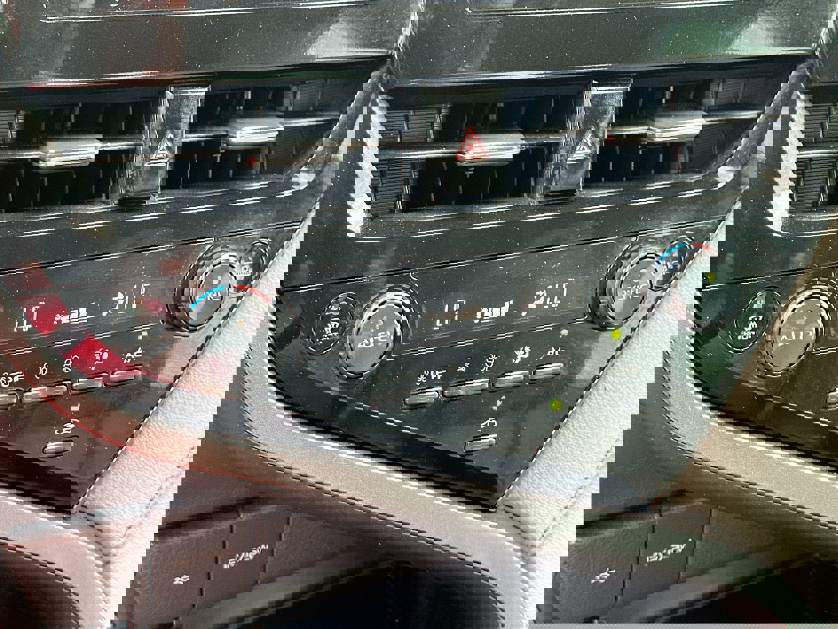 2023 Toyota Camry Hybrid SE photo 10