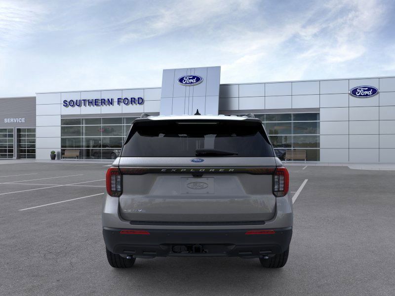 2025 Ford Explorer photo 4