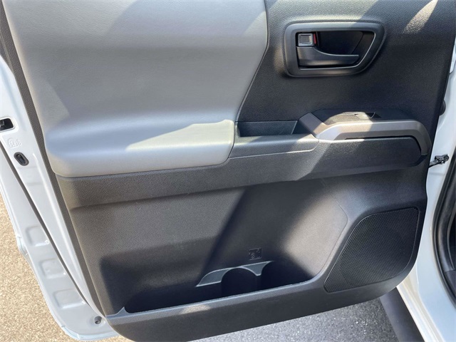 2022 Toyota Tacoma SR5 photo 5