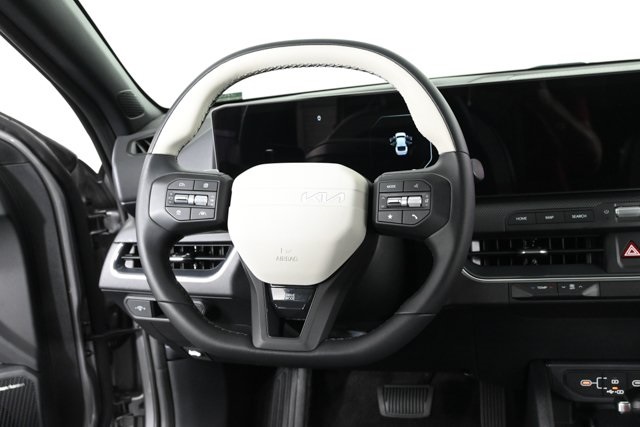 2025 Kia K4 GT-Line photo 3