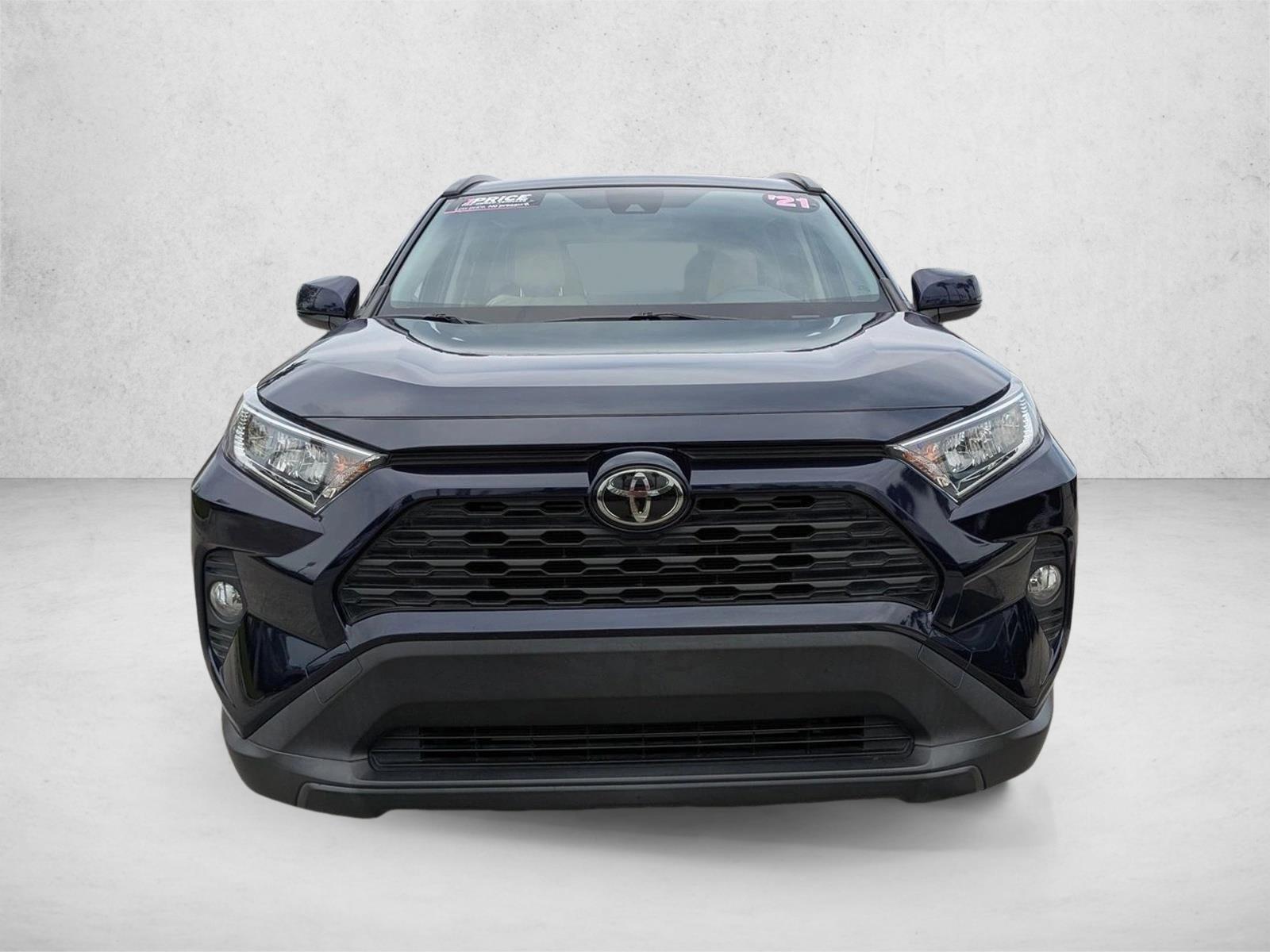 Used 2021 Toyota RAV4 XLE with VIN JTMW1RFVXMD067752 for sale in Kansas City