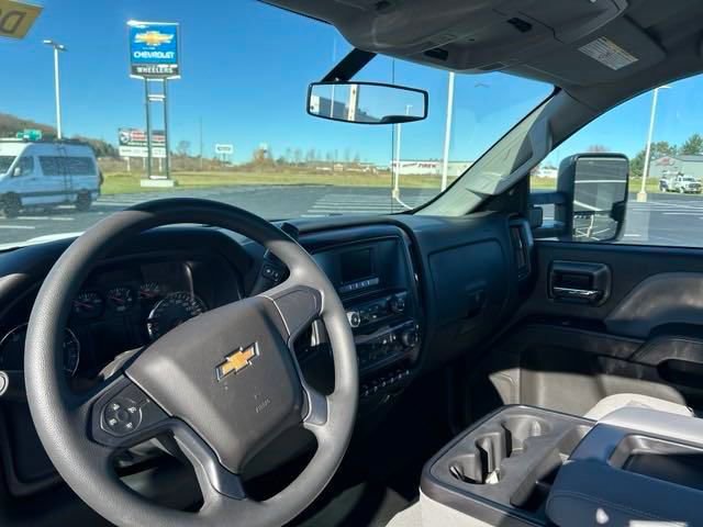 2024 Chevrolet Silverado 5500HD Work Truck photo 3