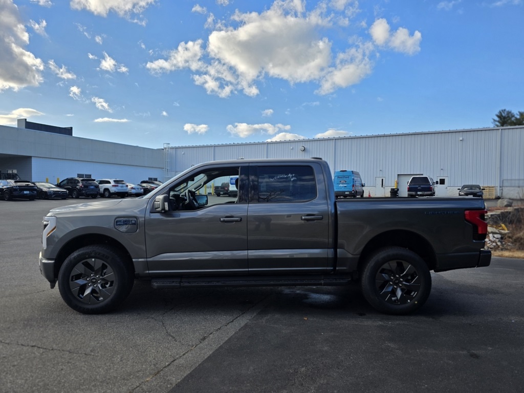 2025 Ford F-150 Lightning photo 2